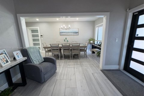 House in Miami Springs, Florida 3 bedrooms, 145.76 sq.m. № 2046872 - photo 8