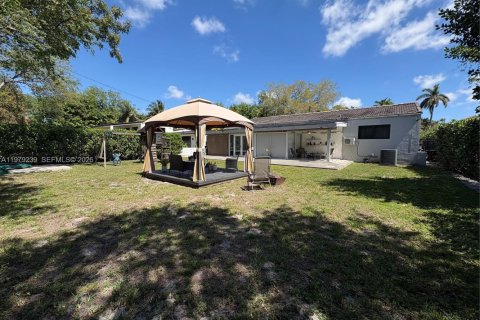House in Miami Springs, Florida 3 bedrooms, 145.76 sq.m. № 2046872 - photo 20