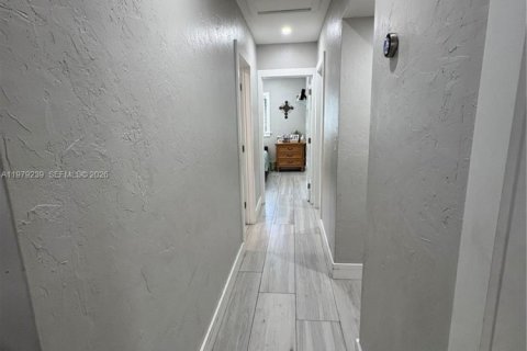 House in Miami Springs, Florida 3 bedrooms, 145.76 sq.m. № 2046872 - photo 28