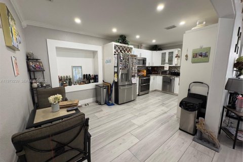 House in Miami Springs, Florida 3 bedrooms, 145.76 sq.m. № 2046872 - photo 22