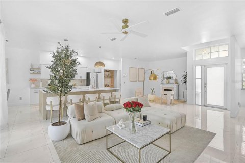 House in Sarasota, Florida 3 bedrooms, 155.15 sq.m. № 1630462 - photo 15