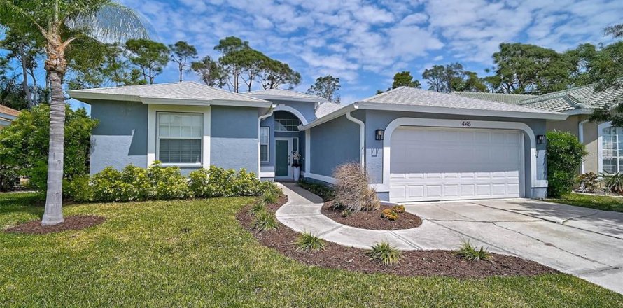 House in Sarasota, Florida 3 bedrooms, 155.15 sq.m. № 1630462