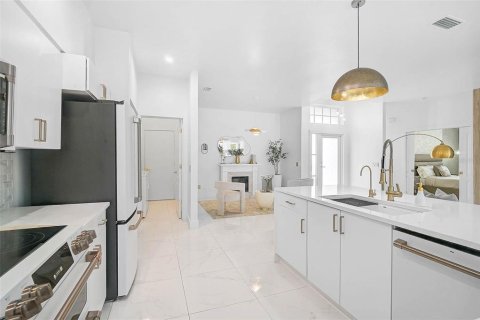House in Sarasota, Florida 3 bedrooms, 155.15 sq.m. № 1630462 - photo 10
