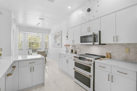 House in Sarasota, Florida 3 bedrooms, 155.15 sq.m. № 1630462 - photo 11