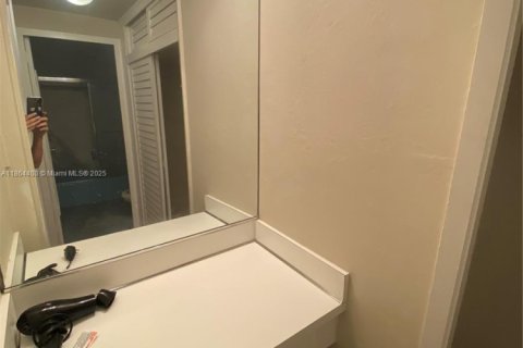 Copropriété à louer à Miami, Floride: 44.59 m2 № 1892536 - photo 16