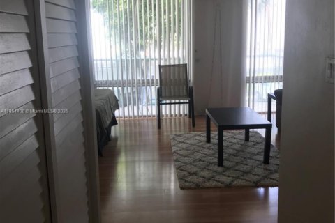 Copropriété à louer à Miami, Floride: 44.59 m2 № 1892536 - photo 10