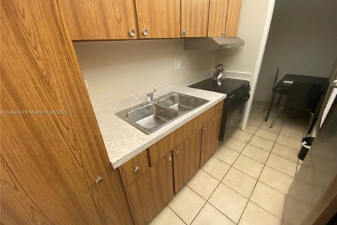 Copropriété à louer à Miami, Floride: 44.59 m2 № 1892536 - photo 22