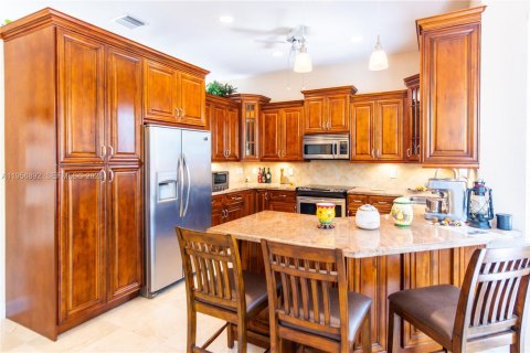 Casa en venta en Doral, Florida, 4 dormitorios, 202.34 m2 № 2010763 - foto 3