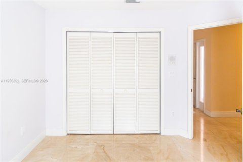 House in Doral, Florida 4 bedrooms, 202.34 sq.m. № 2010763 - photo 23