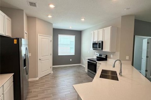 House in Osteen, Florida 4 bedrooms, 205.41 sq.m. № 1895020 - photo 9