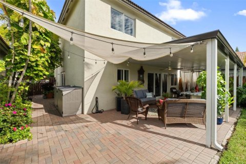 Casa en venta en Miami, Florida, 4 dormitorios, 236.9 m2 № 2003133 - foto 25