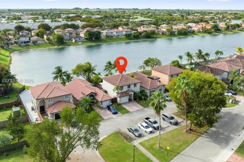 Casa en Miami, Florida 4 dormitorios, 236.9 m2 № 2003133