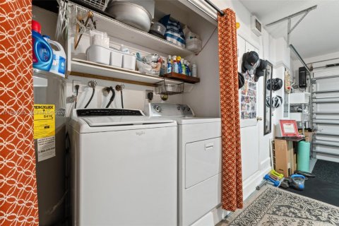 Casa en venta en Miami, Florida, 4 dormitorios, 236.9 m2 № 2003133 - foto 20