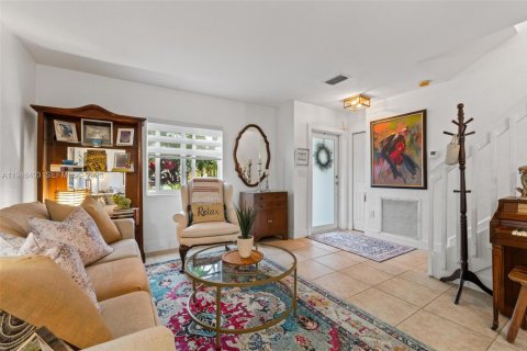 Casa en venta en Miami, Florida, 4 dormitorios, 236.9 m2 № 2003133 - foto 6