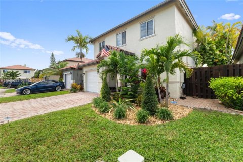 Casa en venta en Miami, Florida, 4 dormitorios, 236.9 m2 № 2003133 - foto 4