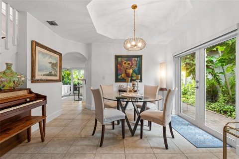 Casa en venta en Miami, Florida, 4 dormitorios, 236.9 m2 № 2003133 - foto 8