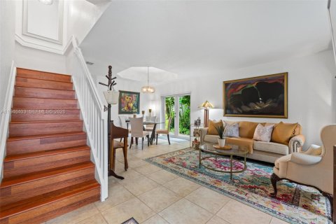 Casa en venta en Miami, Florida, 4 dormitorios, 236.9 m2 № 2003133 - foto 5