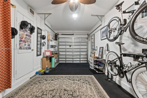 Casa en venta en Miami, Florida, 4 dormitorios, 236.9 m2 № 2003133 - foto 19