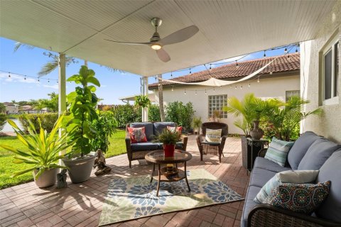 Casa en venta en Miami, Florida, 4 dormitorios, 236.9 m2 № 2003133 - foto 24