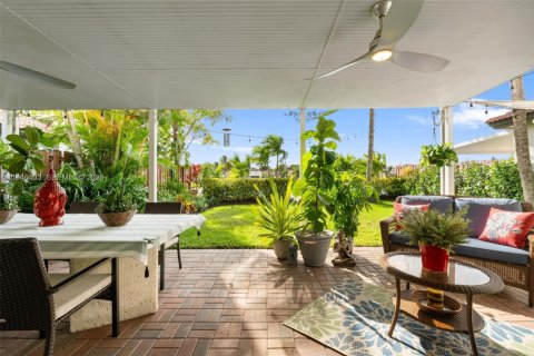 Casa en venta en Miami, Florida, 4 dormitorios, 236.9 m2 № 2003133 - foto 21