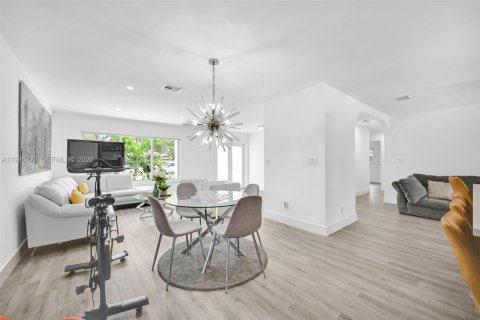 Купить виллу или дом в Плантация, Флорида 4 спальни, 169.08м2, № 2052114 - фото 12