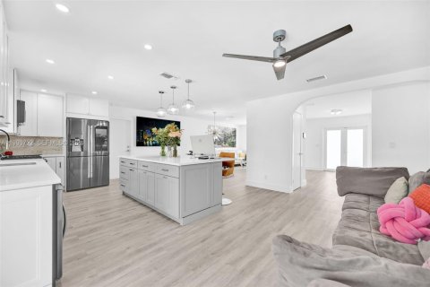 Купить виллу или дом в Плантация, Флорида 4 спальни, 169.08м2, № 2052114 - фото 13