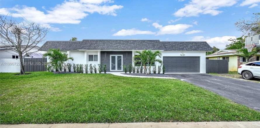 Дом в Плантация, Флорида 4 спальни, 169.08м2 № 2052114