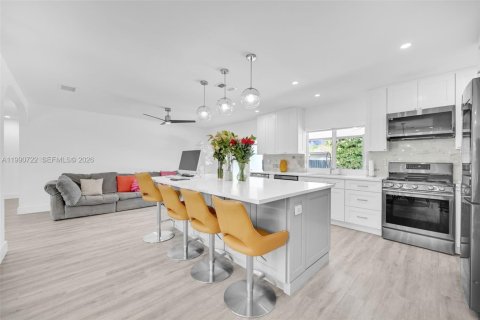 Купить виллу или дом в Плантация, Флорида 4 спальни, 169.08м2, № 2052114 - фото 4