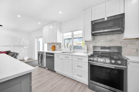 Купить виллу или дом в Плантация, Флорида 4 спальни, 169.08м2, № 2052114 - фото 5