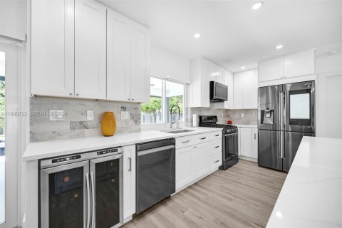 Купить виллу или дом в Плантация, Флорида 4 спальни, 169.08м2, № 2052114 - фото 6