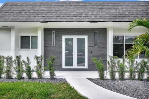 Купить виллу или дом в Плантация, Флорида 4 спальни, 169.08м2, № 2052114 - фото 2