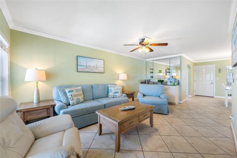 Condo in Indian Shores, Florida, 2 bedrooms  № 1734797 - photo 9