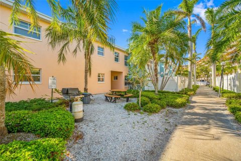 Condo in Indian Shores, Florida, 2 bedrooms  № 1734797 - photo 22