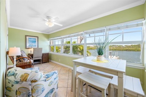 Condo in Indian Shores, Florida, 2 bedrooms  № 1734797 - photo 11