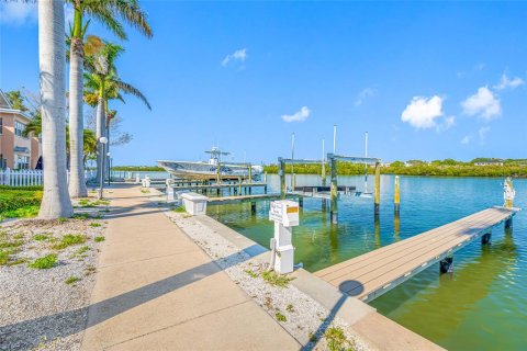 Condo in Indian Shores, Florida, 2 bedrooms  № 1734797 - photo 23