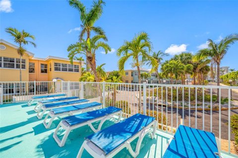 Condo in Indian Shores, Florida, 2 bedrooms  № 1734797 - photo 26
