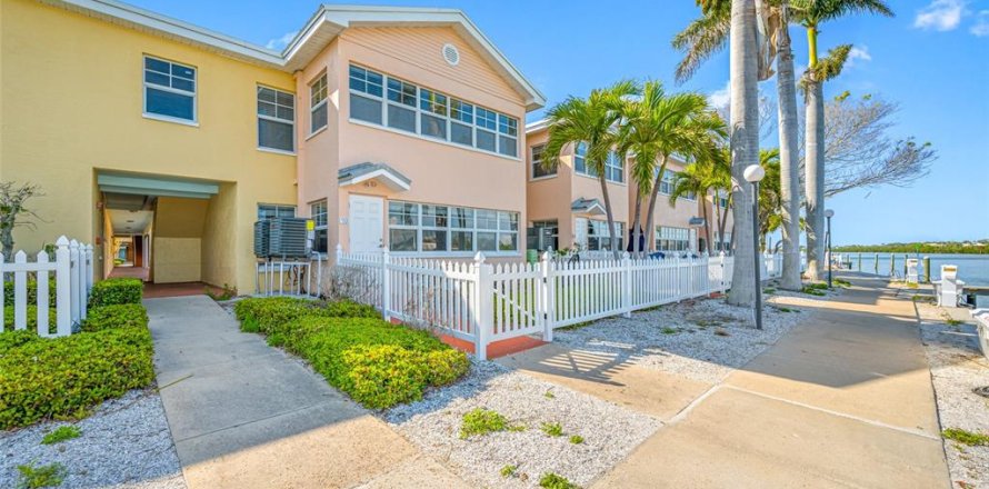 Condo in Indian Shores, Florida, 2 bedrooms № 1734797