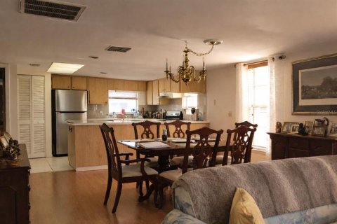 Купить таунхаус в Трежер-Айленд, Флорида 6 комнат, 137.96м2, № 2147687 - фото 17