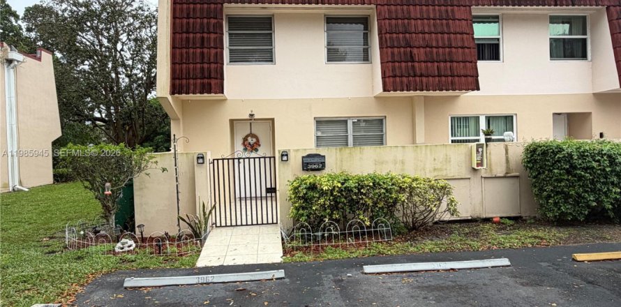 Adosado en Lauderhill, Florida 4 dormitorios, 147.71 m2 № 2050585