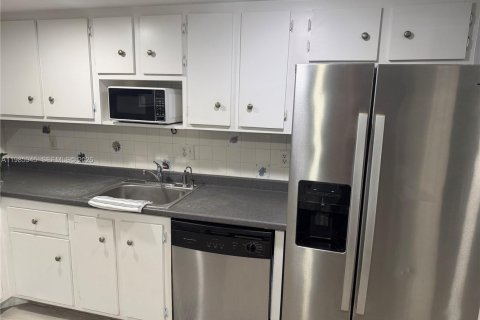 Adosado en alquiler en Lauderhill, Florida, 4 dormitorios, 147.71 m2 № 2050585 - foto 11