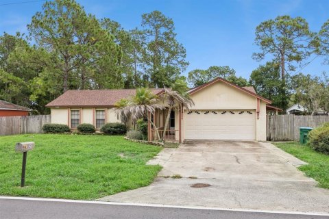 House in Deltona, Florida 3 bedrooms, 118.73 sq.m. № 2410580 - photo 2