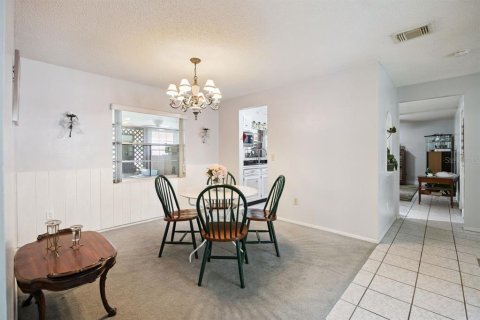 House in Deltona, Florida 3 bedrooms, 118.73 sq.m. № 2410580 - photo 9