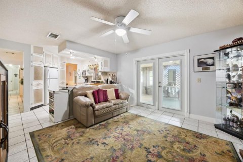 House in Deltona, Florida 3 bedrooms, 118.73 sq.m. № 2410580 - photo 19