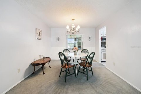 House in Deltona, Florida 3 bedrooms, 118.73 sq.m. № 2410580 - photo 12