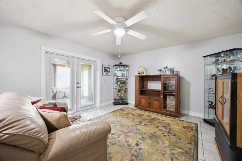 House in Deltona, Florida 3 bedrooms, 118.73 sq.m. № 2410580 - photo 15