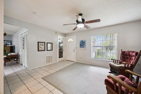 House in Deltona, Florida 3 bedrooms, 118.73 sq.m. № 2410580 - photo 10