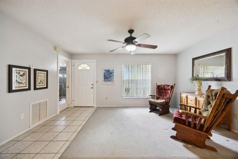 House in Deltona, Florida 3 bedrooms, 118.73 sq.m. № 2410580 - photo 4