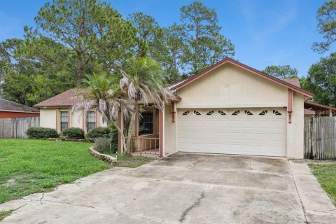 House in Deltona, Florida 3 bedrooms, 118.73 sq.m. № 2410580 - photo 3