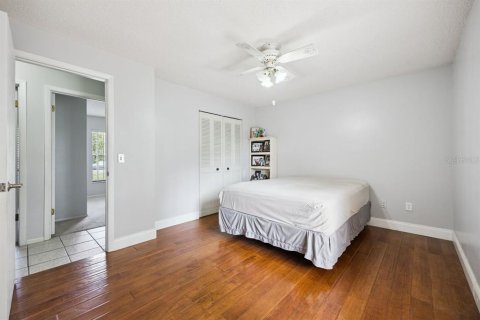 House in Deltona, Florida 3 bedrooms, 118.73 sq.m. № 2410580 - photo 25
