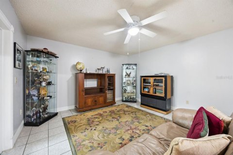 House in Deltona, Florida 3 bedrooms, 118.73 sq.m. № 2410580 - photo 22